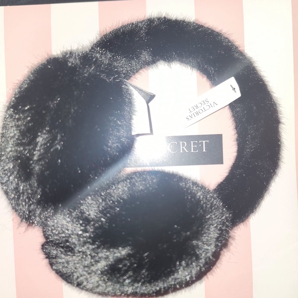 Victoria Secret Faux Fur Earmuffs New - Picture 4 of 7